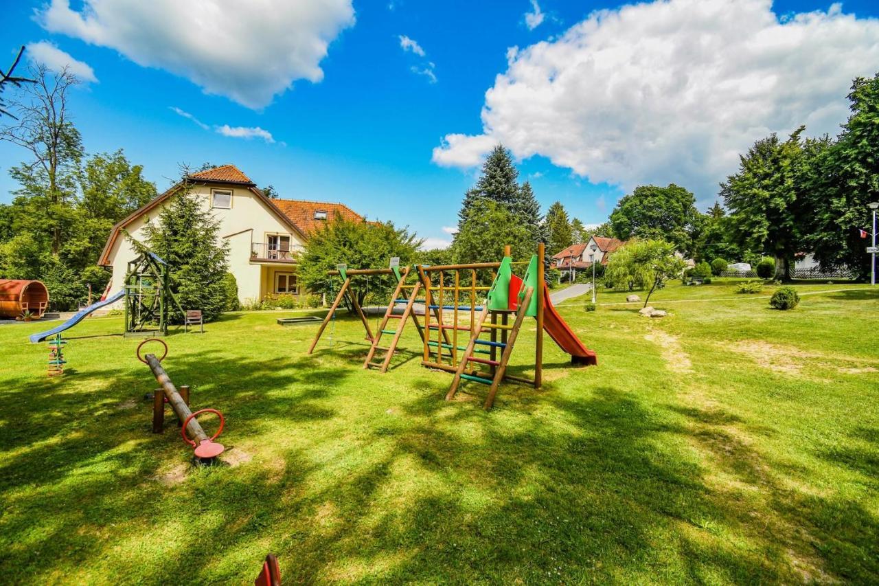 Kompleks Wypoczynkowo-Konferencyjny Mazur-Syrenka Krutyń Exterior foto