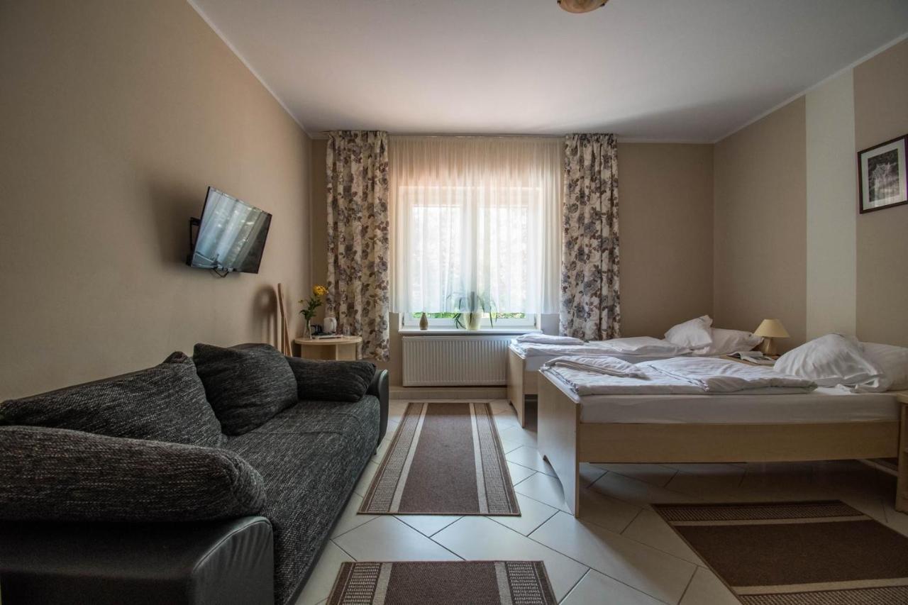 Kompleks Wypoczynkowo-Konferencyjny Mazur-Syrenka Krutyń Exterior foto